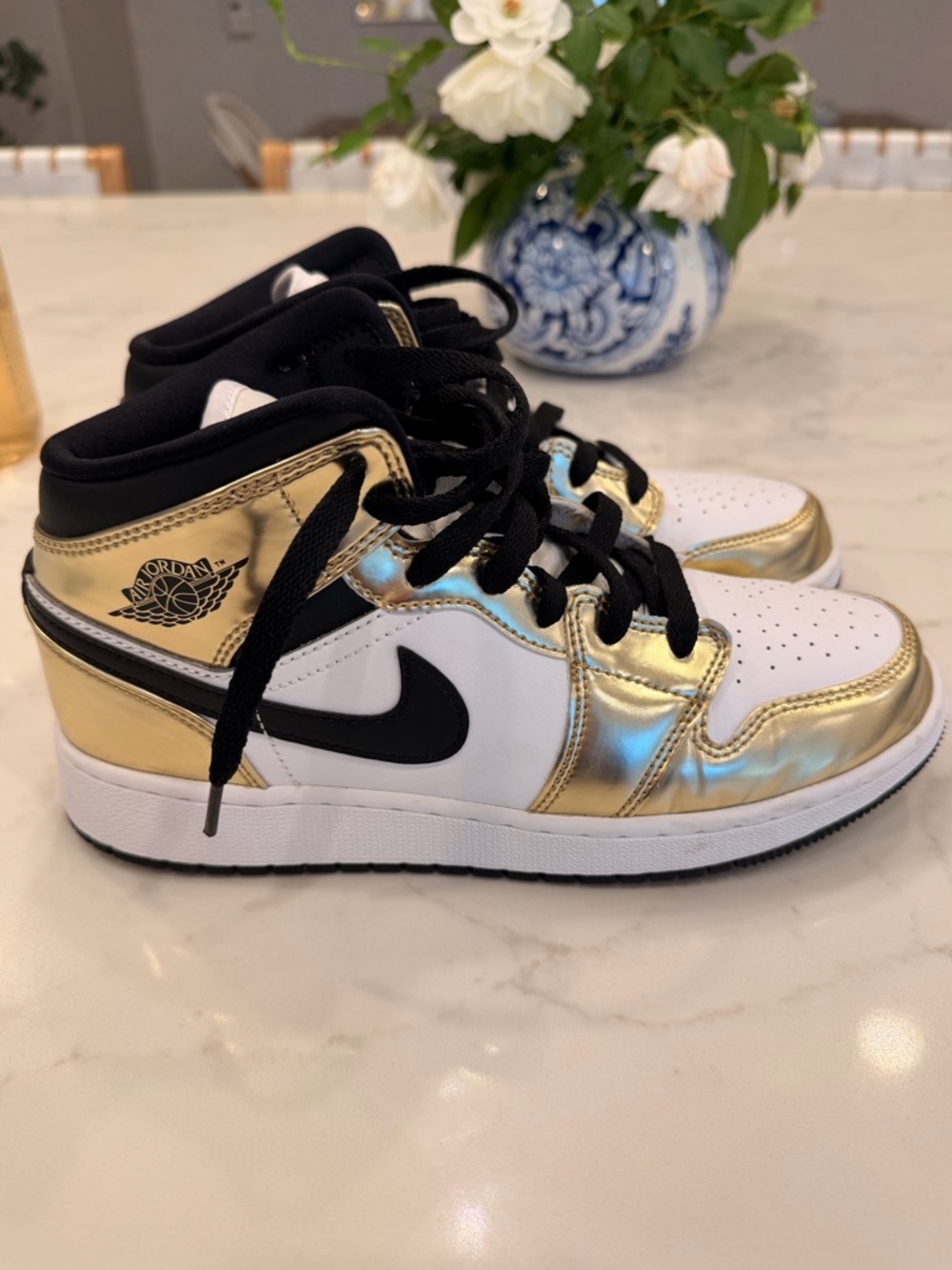 Jordan 1 Mid Metallic Sneakers Kids - Gold, Black and White